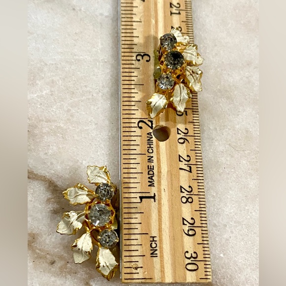 Vintage 1960’s Austrian Made Rhinestone Clip on Earrings - Picture 8 of 9